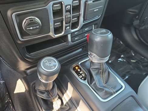 Used 2021 Jeep Wrangler Unlimited Sahara AWD/4WD image 21