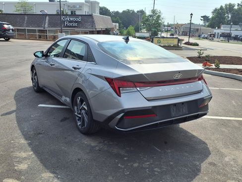 Used 2025 Hyundai Elantra SEL FWD image 27