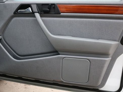 Used 1993 Mercedes-Benz 300 E 2.8 image 40