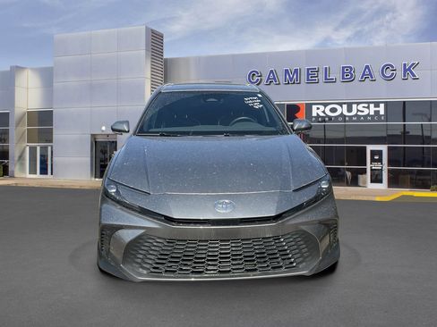 Used 2025 Toyota Camry SE w/ Convenience Package FWD image 3