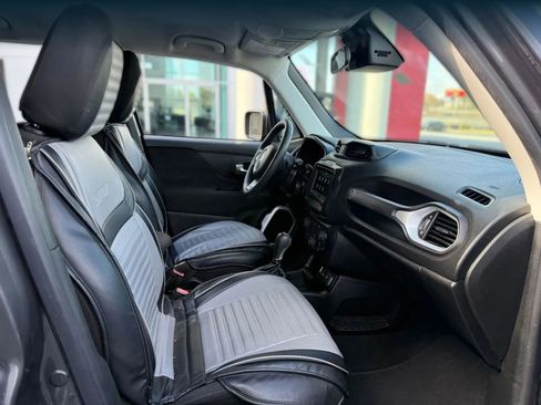 Used 2018 Jeep Renegade Latitude image 16