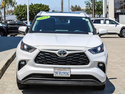 Used 2023 Toyota Highlander XLE FWD image 2
