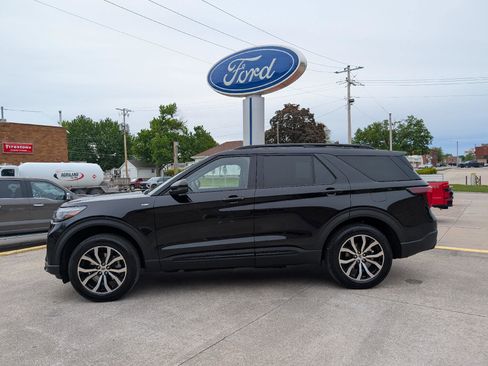 New 2026 Ford Explorer ST-Line AWD/4WD image 1