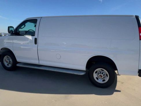 Used 2024 GMC Savana 2500 w/ Driver Convenience Package image 6