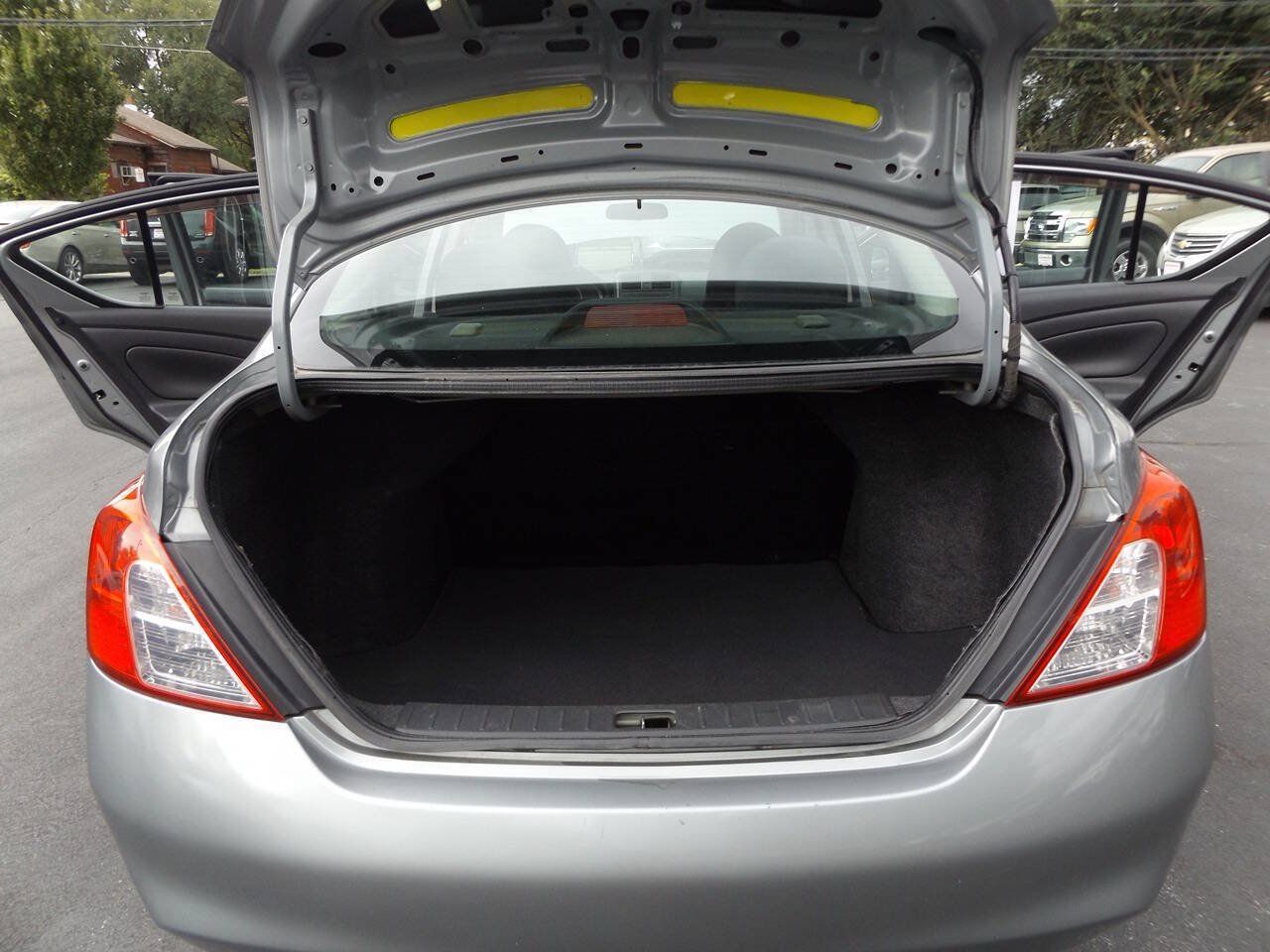 Used 2012 Nissan Versa S w/ Cruise Control Pkg FWD image 27
