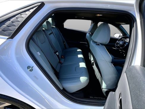 Used 2024 Hyundai Elantra Limited FWD image 19