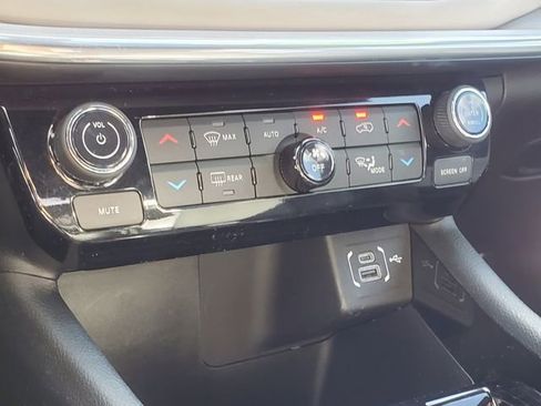 Used 2024 Jeep Compass Limited image 25