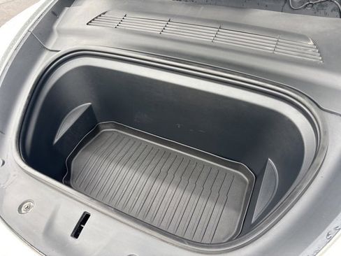 Used 2021 Tesla Model Y Long Range image 28