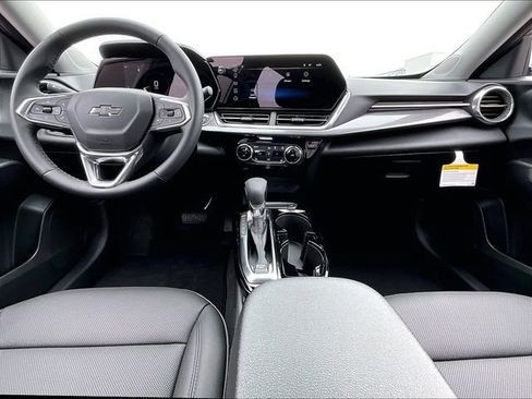 New 2026 Chevrolet Trax ACTIV w/ Sunroof Package FWD image 11