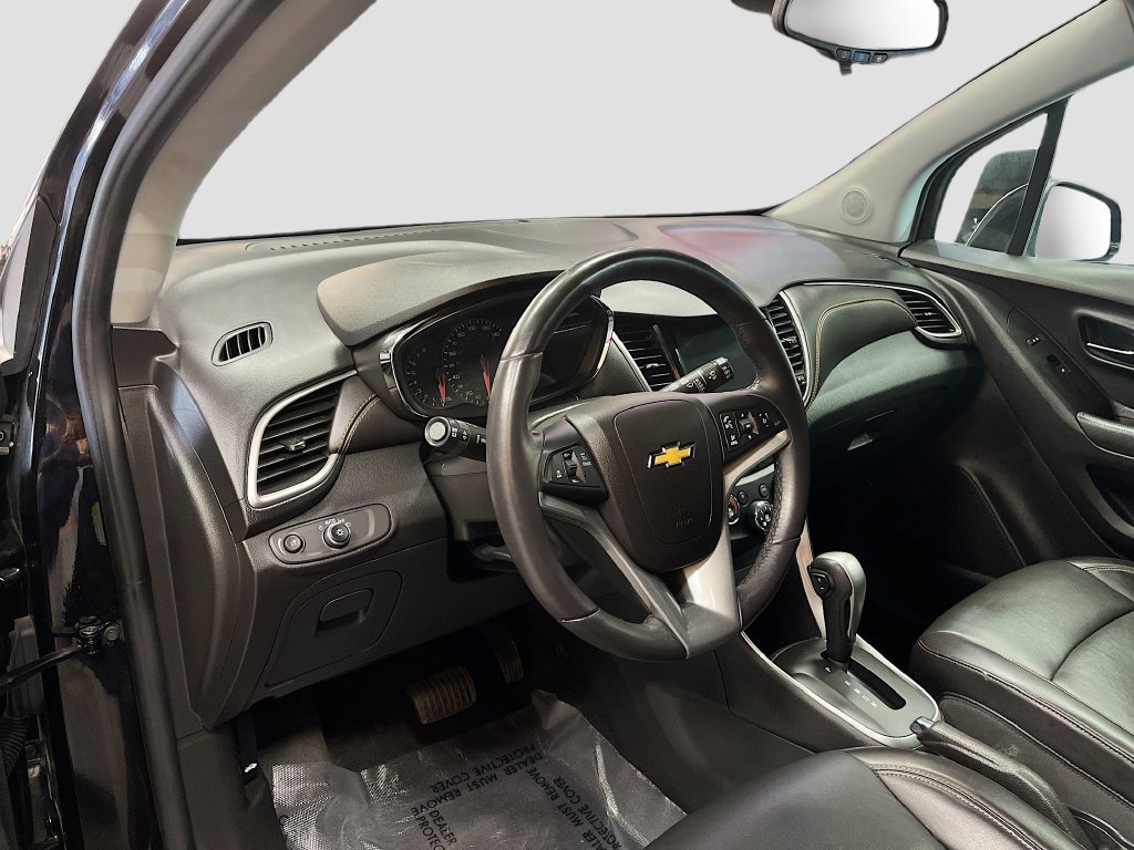 Used 2022 Chevrolet Trax LT w/ Premium Seat Package AWD/4WD image 9