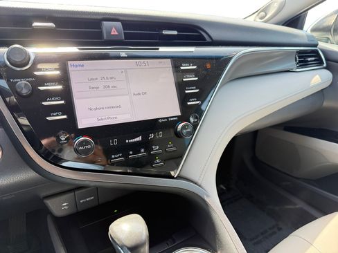 Used 2018 Toyota Camry XSE FWD image 12