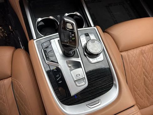 Used 2020 BMW 750i xDrive AWD/4WD image 21