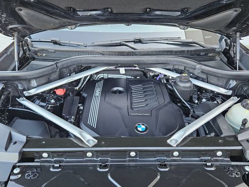 Used 2022 BMW X5 xDrive40i w/ Parking Assistance Package AWD/4WD image 32