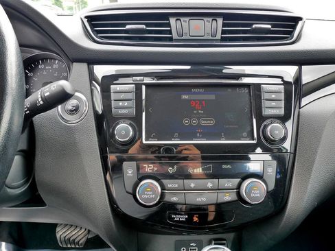 Used 2020 Nissan Rogue Sport SV w/ All-Weather Package AWD/4WD image 29