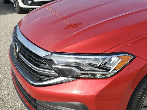 Certified 2024 Volkswagen Jetta SE w/ Panoramic Sunroof Package FWD image 11