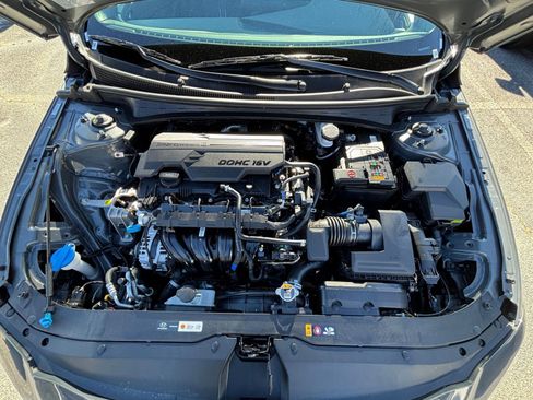 Used 2025 Hyundai Elantra SEL image 32