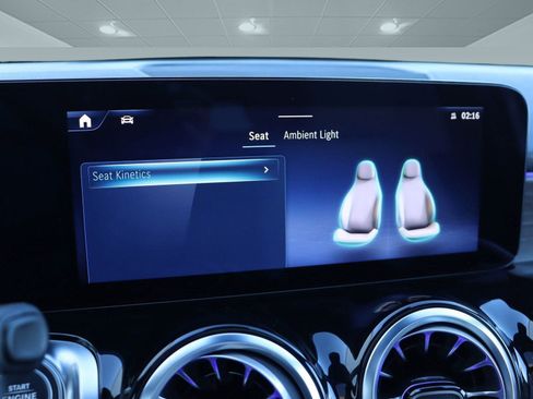 Used 2025 Mercedes-Benz GLB 250 image 42