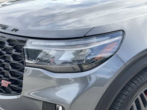 Certified 2025 Ford Explorer ST AWD/4WD image 6