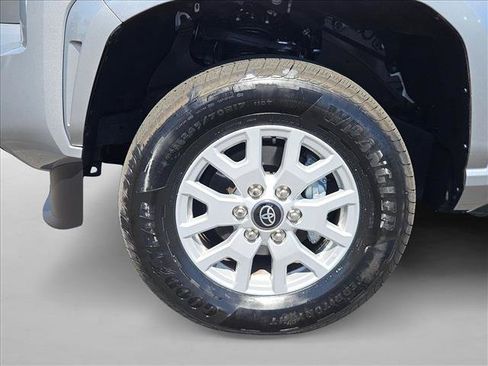 Certified 2025 Toyota Tacoma SR5 AWD/4WD image 29