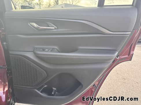 Certified 2025 Jeep Grand Cherokee Laredo X image 21