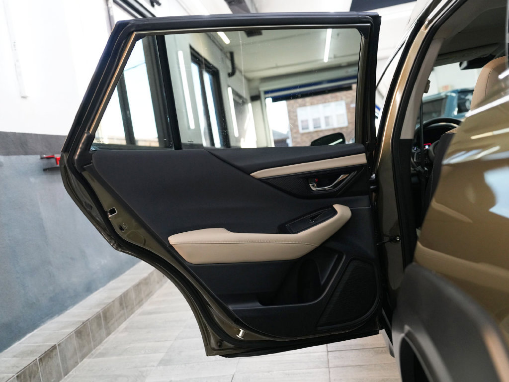 Used 2024 Subaru Outback Premium AWD/4WD image 13