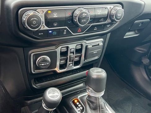 Used 2022 Jeep Wrangler Unlimited Sahara image 23