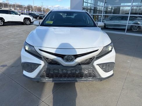 Used 2023 Toyota Camry SE image 2