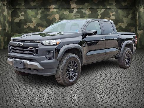 Used 2024 Chevrolet Colorado Trail Boss w/ Safety Package AWD/4WD image 2