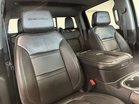 Used 2019 GMC Sierra 1500 Denali w/ Denali Ultimate Package AWD/4WD image 17