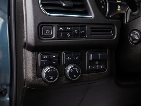 Used 2021 Chevrolet Suburban Z71 w/ Z71 Off-Road Package image 18