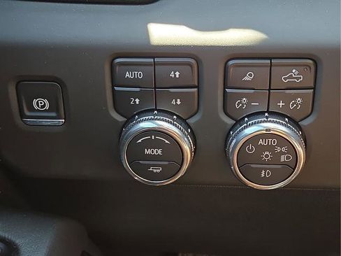 Used 2025 GMC Sierra 2500 AT4X AWD/4WD image 13