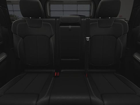 Used 2025 Jeep Grand Cherokee Altitude image 19