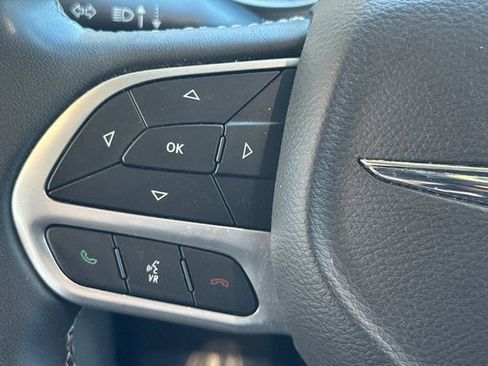 Used 2022 Chrysler Voyager LX FWD image 30