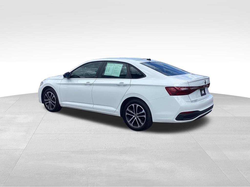 Used 2025 Volkswagen Jetta Sport FWD image 4
