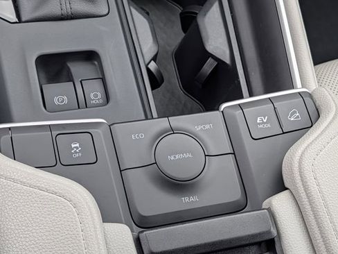 Used 2024 Toyota Grand Highlander Limited image 16