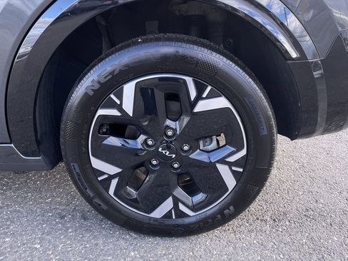 Certified 2024 Kia Niro Wind w/ Wind Preserve Package image 10