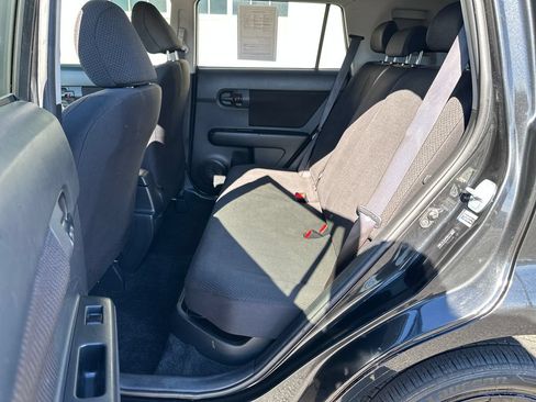 Used 2010 Scion xB FWD image 15