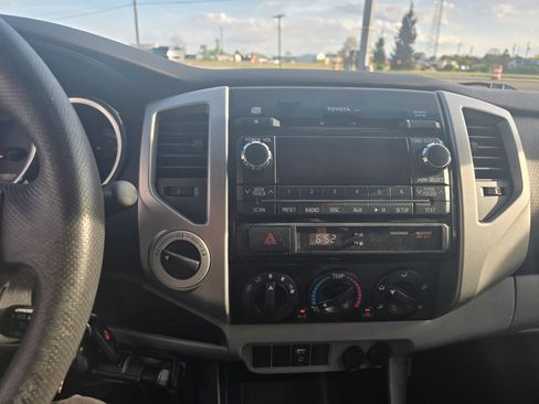 Used 2012 Toyota Tacoma 4x4 Double Cab w/ SR5 Pkg image 10