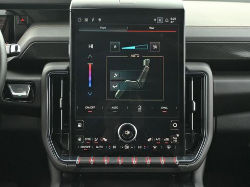 Used 2025 GMC Yukon AT4 w/ AT4 Premium Plus Package image 6