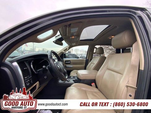 Used 2019 Toyota Sequoia Limited w/ Safety & Convenience Package image 10