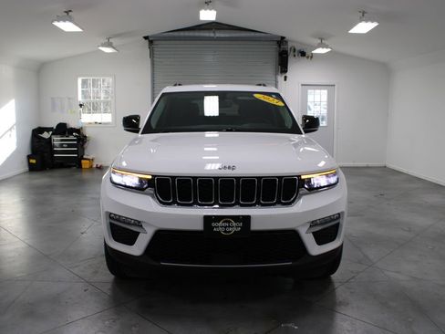 Used 2023 Jeep Grand Cherokee Limited image 3