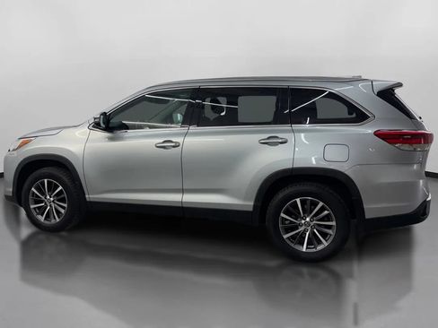 Used 2019 Toyota Highlander XLE AWD/4WD image 5