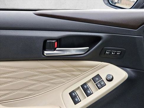 Used 2019 Toyota Avalon Limited w/ Advanced Safety Package image 10