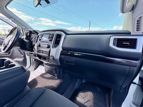 Used 2018 Nissan Titan SV AWD/4WD image 36