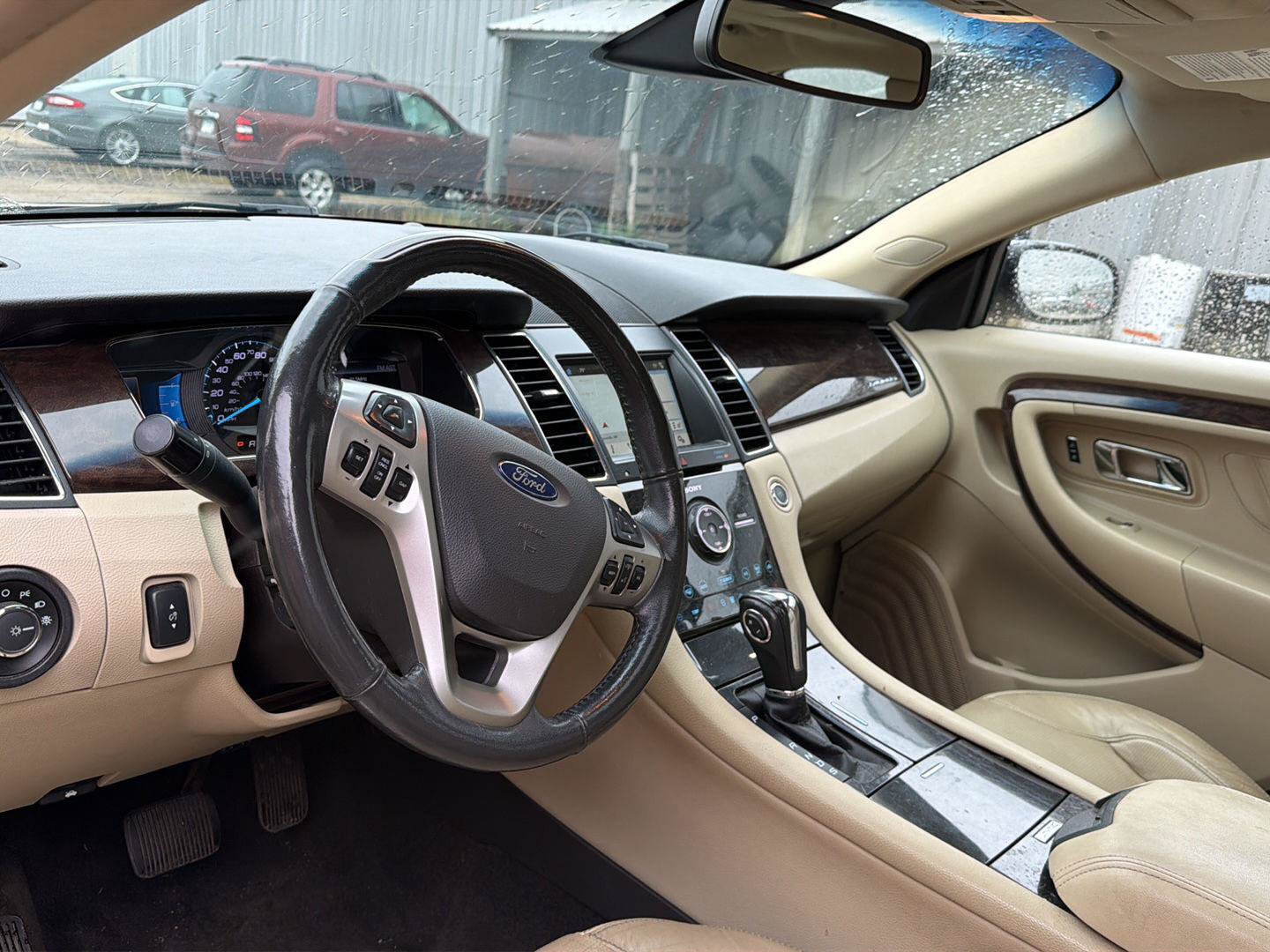Used 2017 Ford Taurus Limited w/ Driver Assist Package FWD image 8