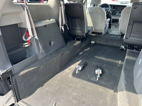Used 2020 Toyota Sienna L FWD image 5