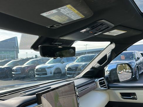 Used 2025 Toyota Sequoia Capstone image 24