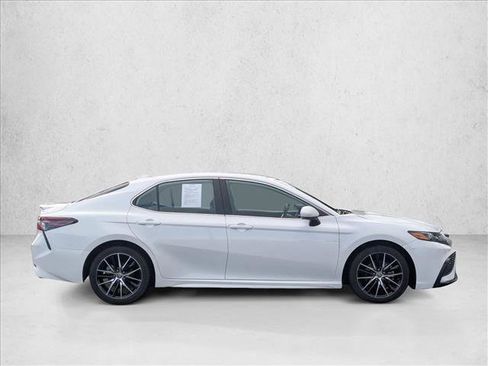 Used 2024 Toyota Camry SE image 4