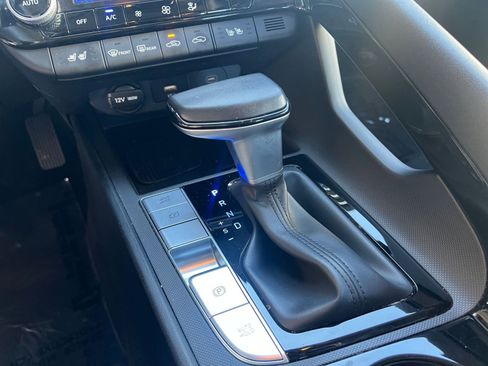 Used 2025 Hyundai Elantra Limited image 41