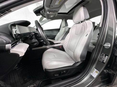 Used 2024 Hyundai Elantra Limited FWD image 4